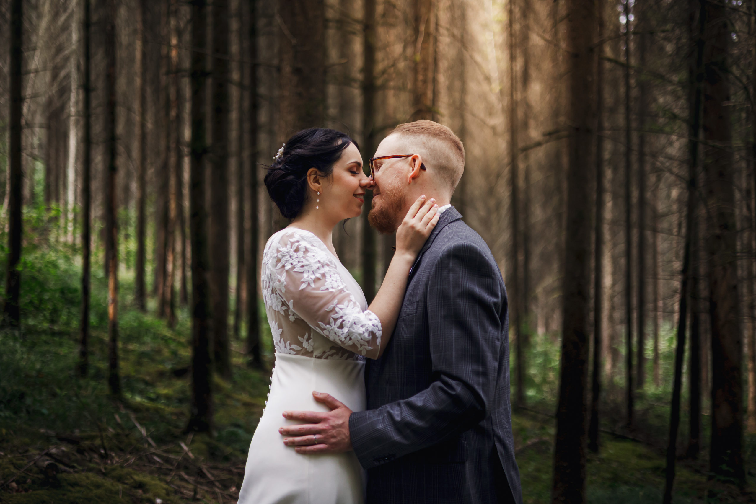 photo de couple en forêt